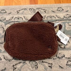 lululemon athletica Everywhere belt bag fleece